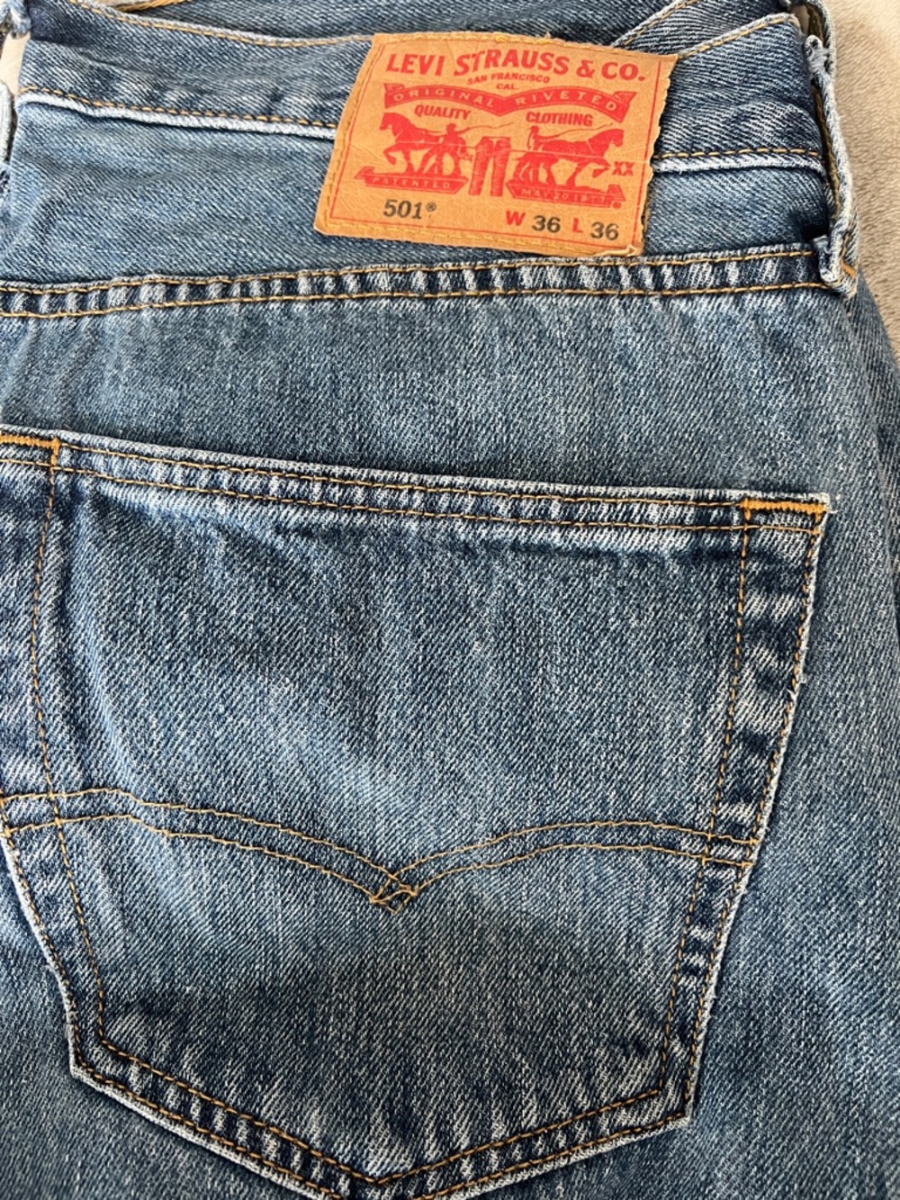 Levi's 501 button fly Men's Straight Leg Blue Denim Jeans. Absolute classic.